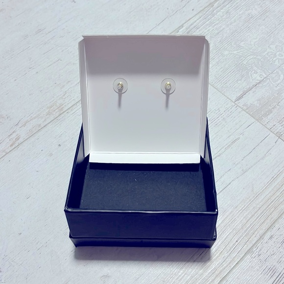 Baublebar x Disney Donald Duck gem earrings - Picture 3 of 6